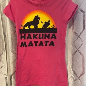 Hakuna Matata Lion King shirt, pink, juniors medium